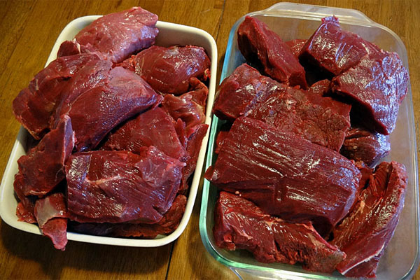 Venison meat in glassware